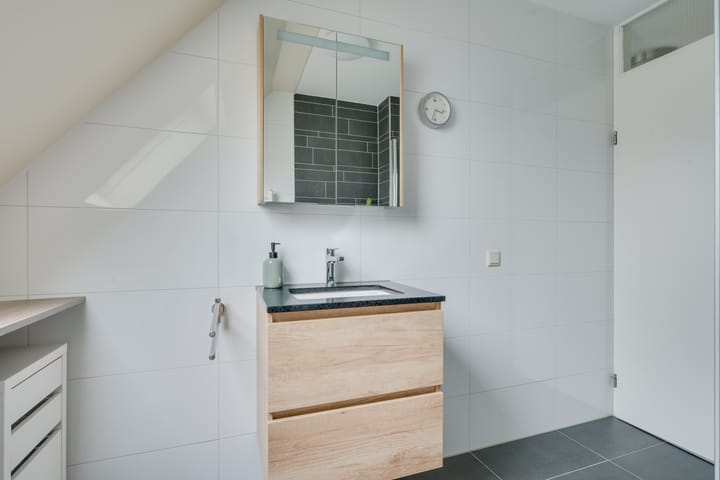 Photo 21 of Juliana Wilhelmina van der Noordaatuin 9