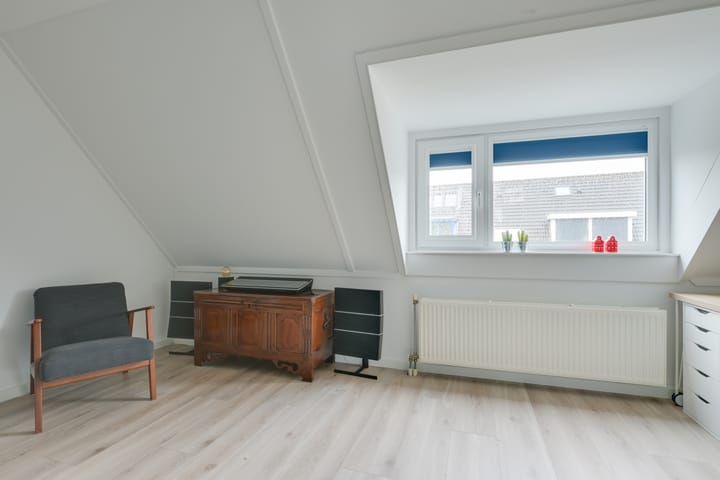 Photo 23 of Juliana Wilhelmina van der Noordaatuin 9