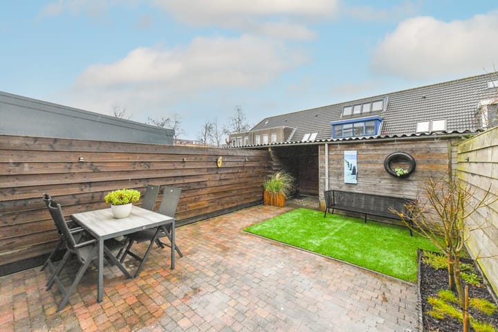 Photo 29 of Juliana Wilhelmina van der Noordaatuin 9