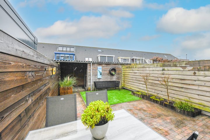 Photo 30 of Juliana Wilhelmina van der Noordaatuin 9