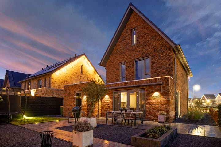 Photo 2 of Veenraden 127