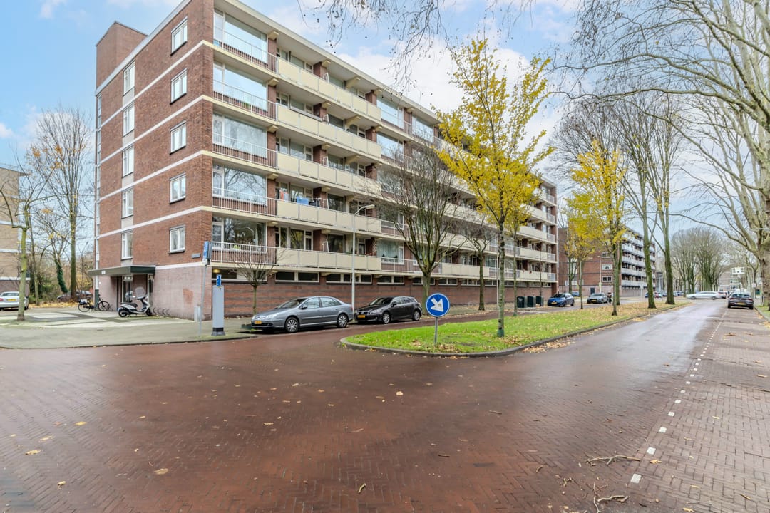 Photo 1 of Uitgeeststraat 15