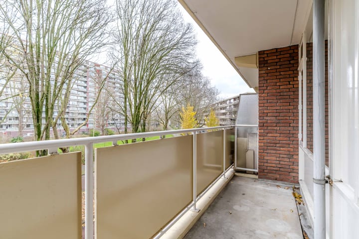 Photo 9 of Uitgeeststraat 15