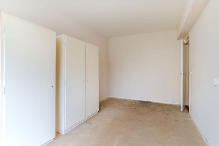 Photo 11 of Uitgeeststraat 15