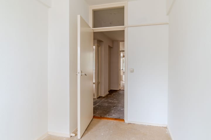 Photo 13 of Uitgeeststraat 15