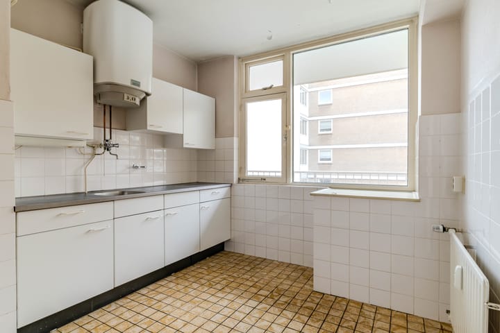 Photo 15 of Uitgeeststraat 15