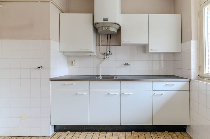 Photo 16 of Uitgeeststraat 15