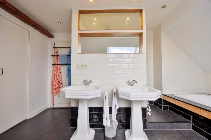 Photo 33 of Voorstraat 2