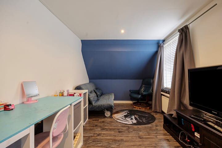 Photo 39 of Voorstraat 2