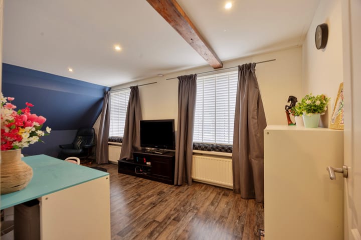 Photo 40 of Voorstraat 2