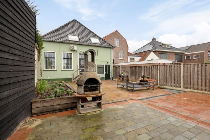 Photo 46 of Voorstraat 2