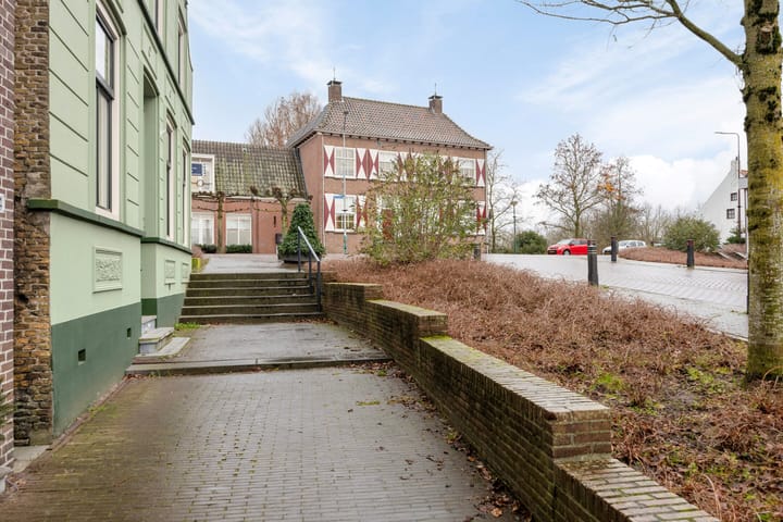 Photo 52 of Voorstraat 2
