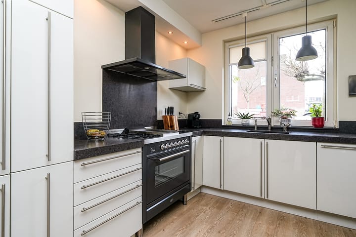 Photo 11 of Nelson Mandelastraat 8