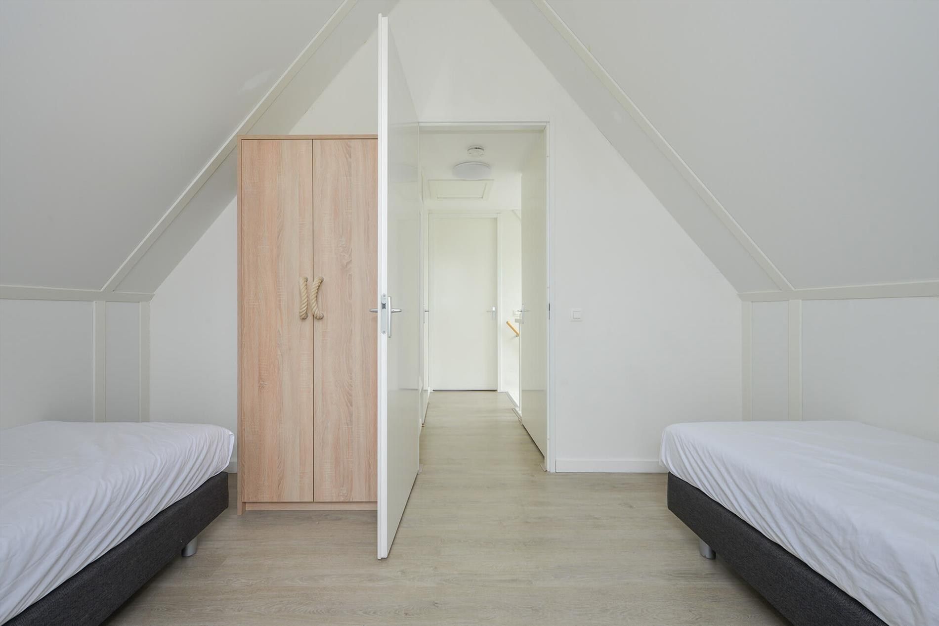 Photo 18 of Zeedijk 2-305