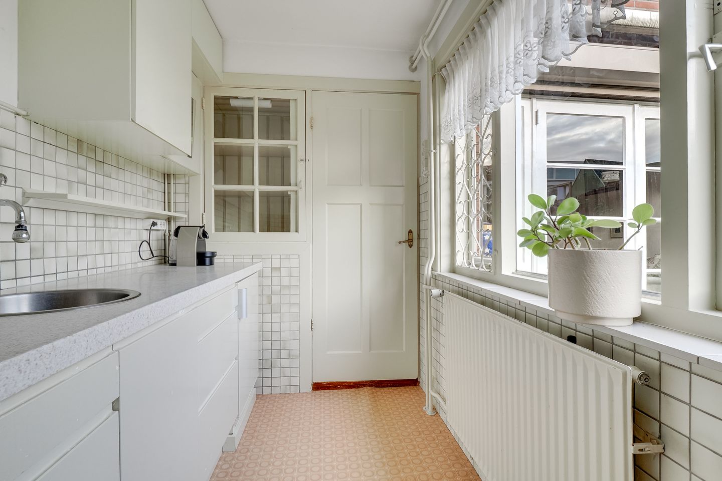 Photo 14 of Burgemeester Strick van Linschotenstraat 27