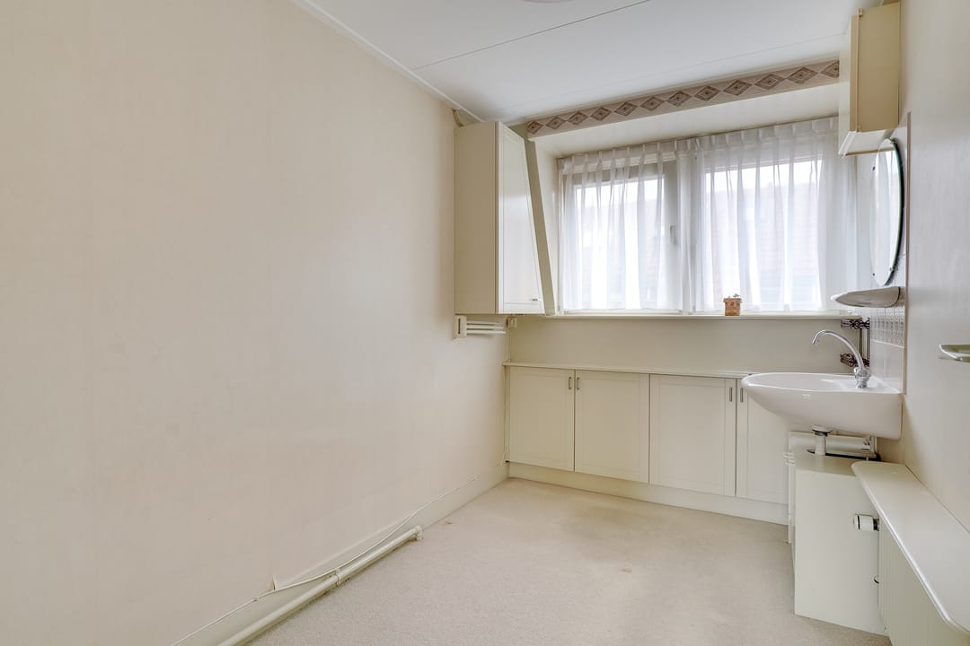 Photo 28 of Burgemeester Strick van Linschotenstraat 27