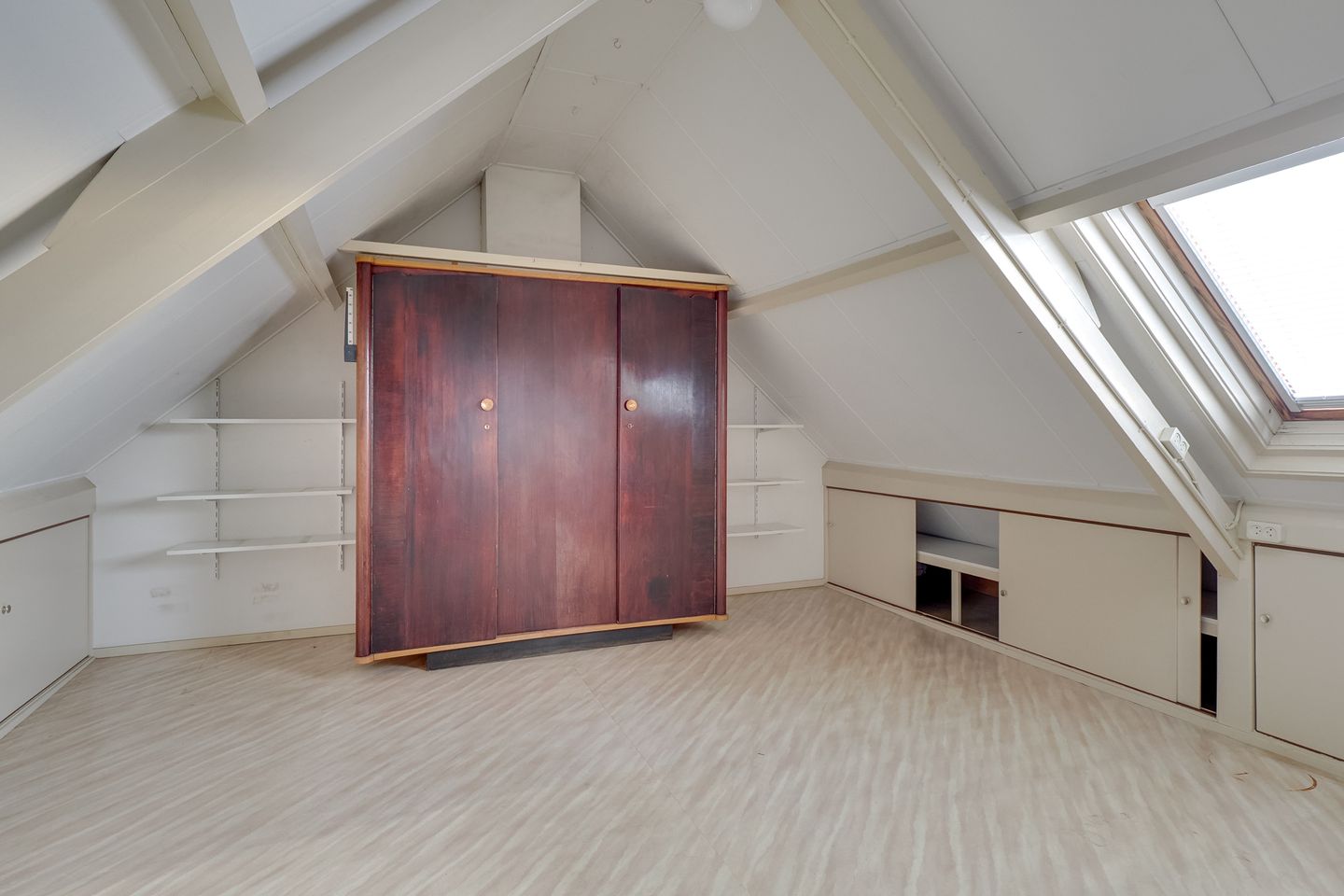 Photo 35 of Burgemeester Strick van Linschotenstraat 27