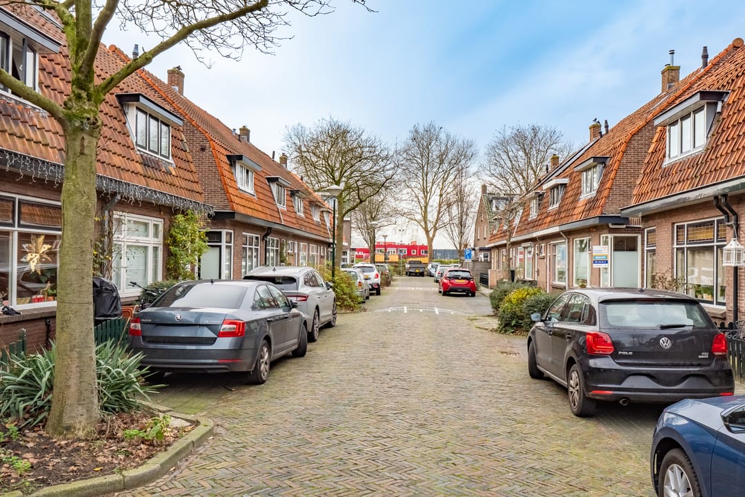 Photo 38 of Burgemeester Strick van Linschotenstraat 27