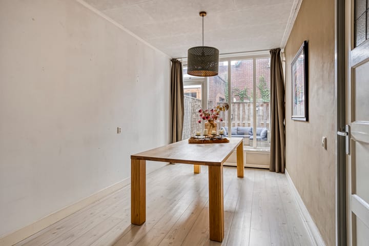 Foto 9 van Middenstraat 1