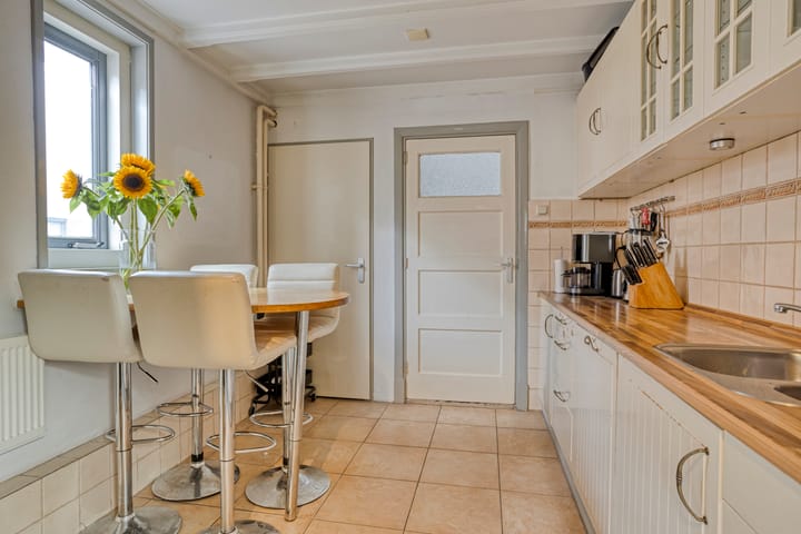 Foto 13 van Middenstraat 1