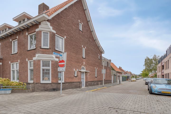 Foto 41 van Middenstraat 1