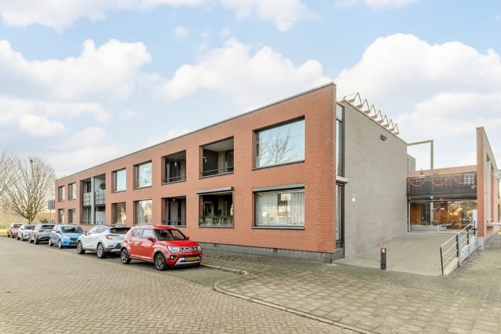 Foto 2 van Meeuwenhof 20