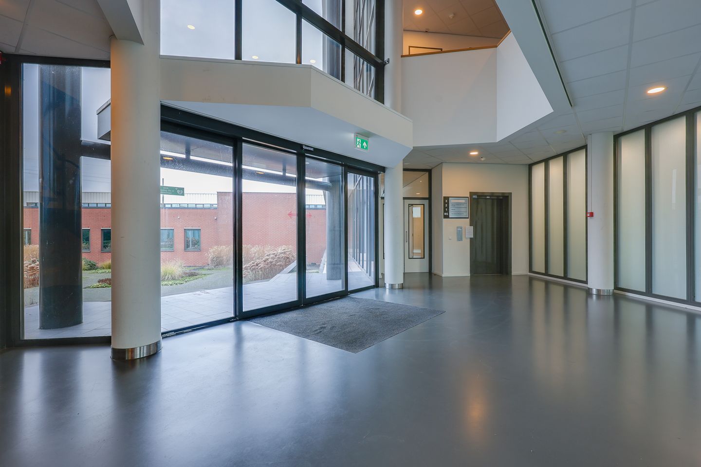 View photo 2 of Versterkerstraat 4