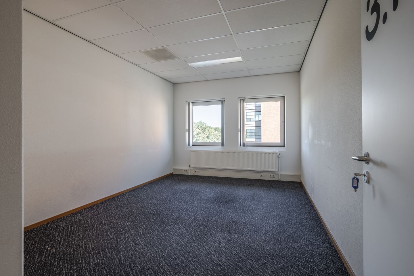 Bekijk foto 3 van Mr E.N. van Kleffensstraat 6