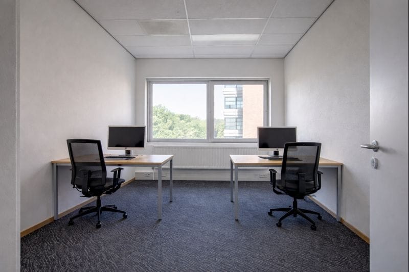 Bekijk foto 1 van Mr E.N. van Kleffensstraat 6