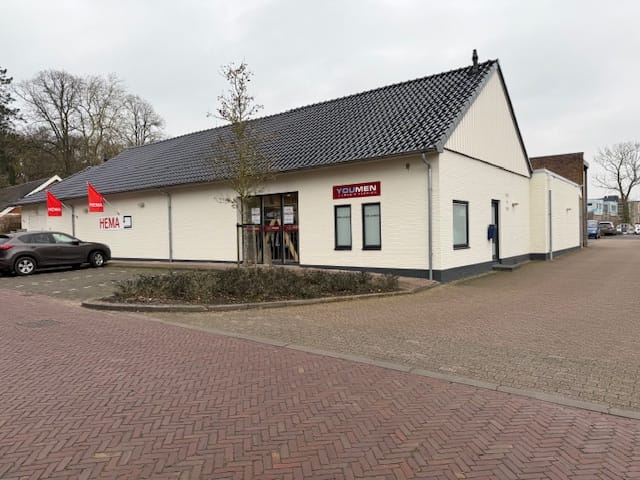 View photo 2 of Oosteresstraat 1