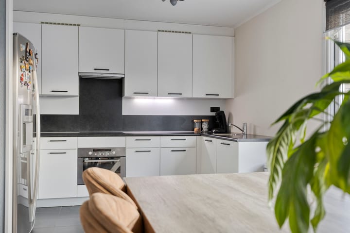 Photo 10 of Nispensestraat 3-C