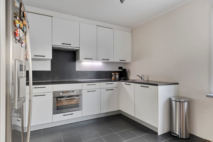 Photo 11 of Nispensestraat 3-C