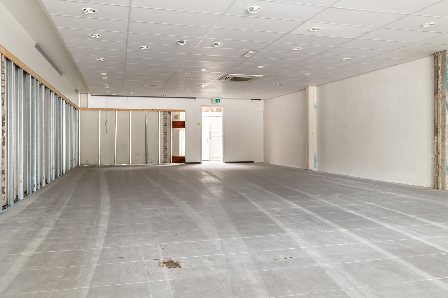 Bekijk foto 5 van Van Bergenplein 54