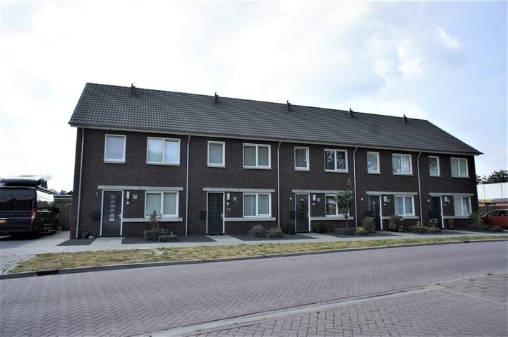 Photo 2 of Planeet 33