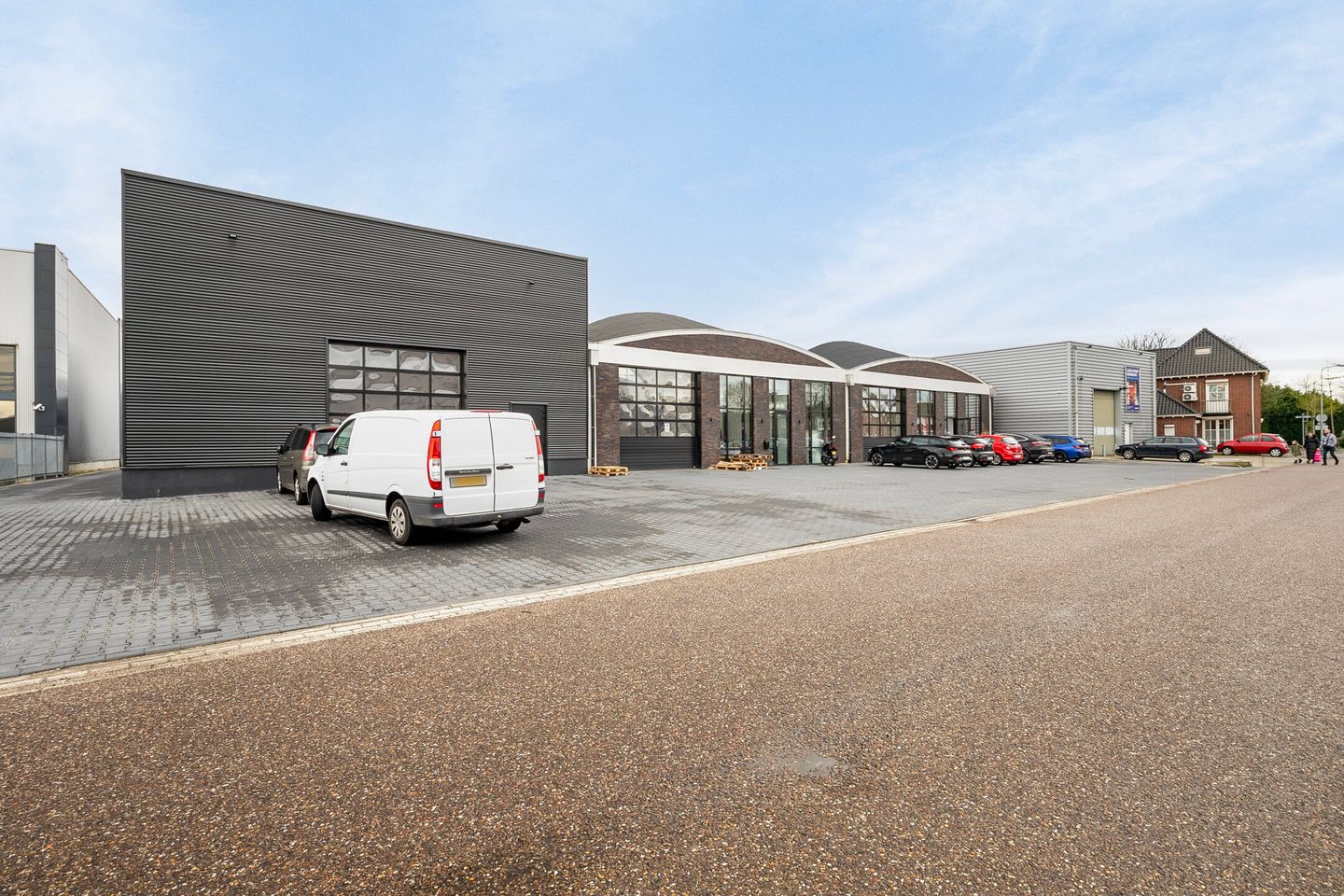 Bekijk foto 2 van Spoorlaan Noord 172