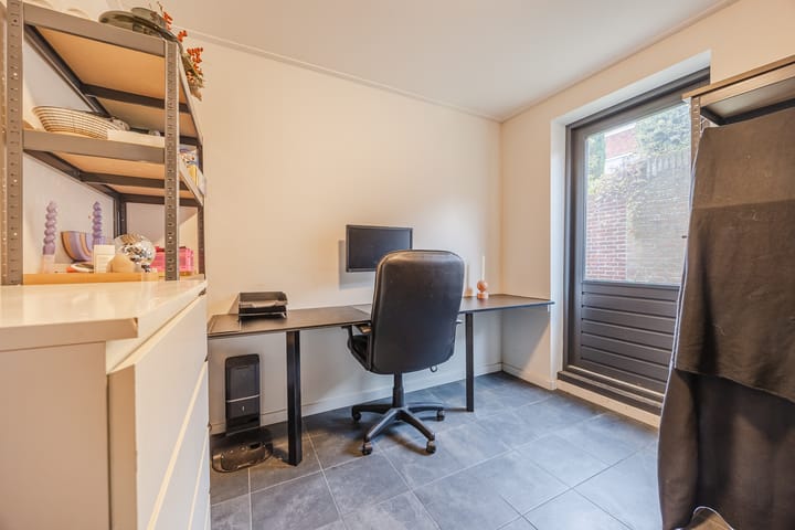 Photo 18 of Burgemeester Geillstraat 36