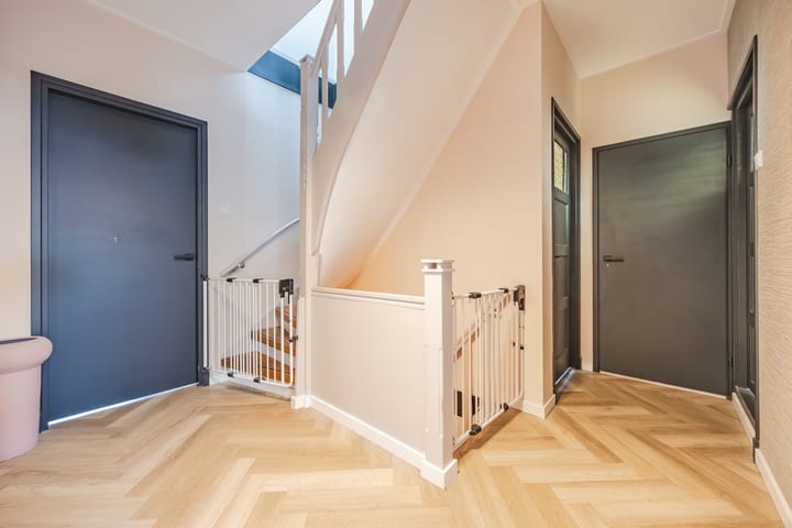 Photo 22 of Burgemeester Geillstraat 36