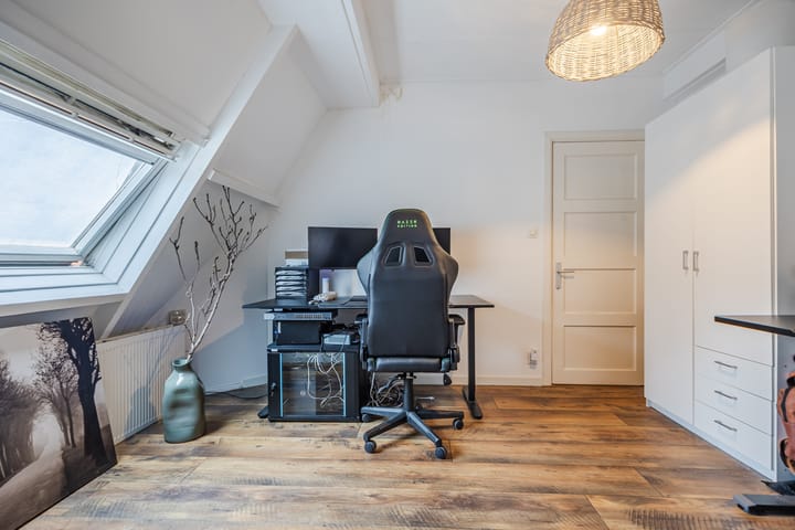 Photo 37 of Burgemeester Geillstraat 36