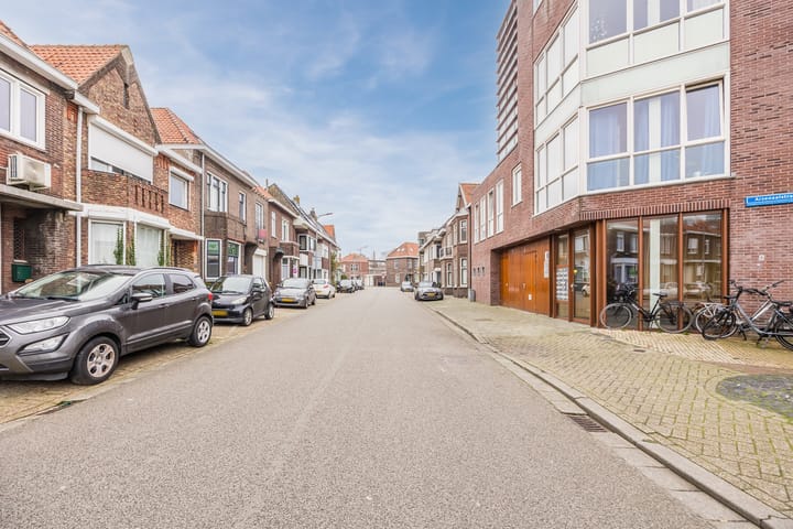 Photo 44 of Burgemeester Geillstraat 36