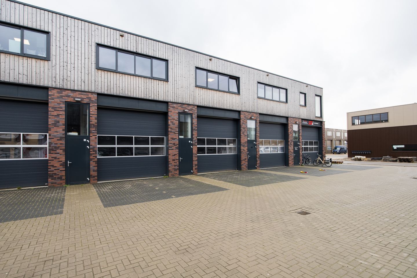 View photo 2 of Overvliet 102-104