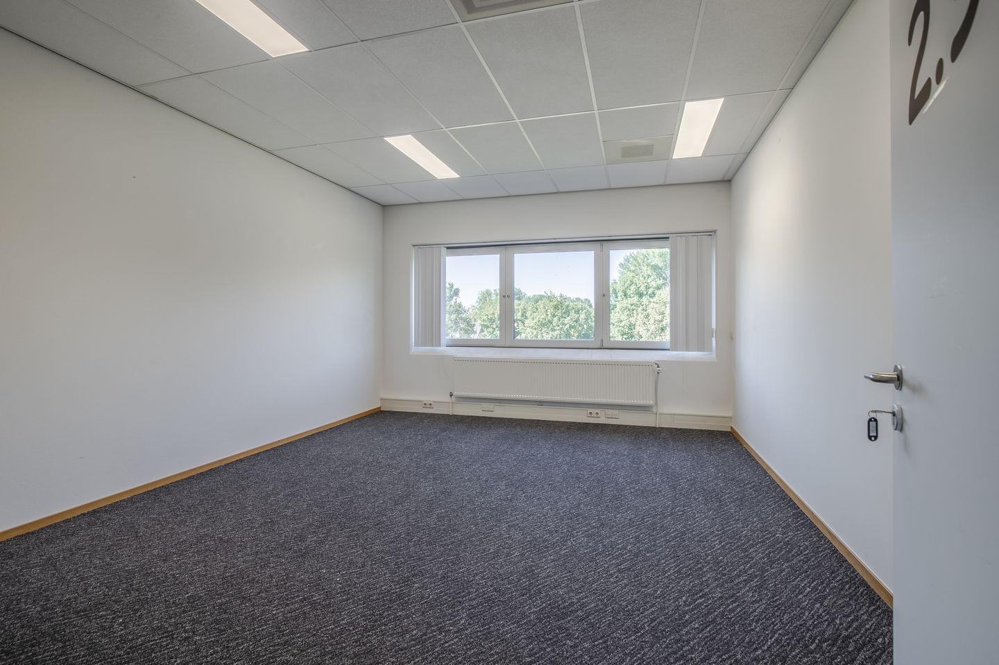 Bekijk foto 4 van Mr E.N. van Kleffensstraat 6