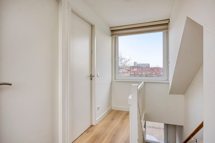 Photo 24 of Leliestraat 29