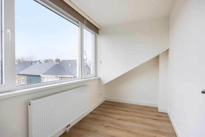 Photo 27 of Leliestraat 29