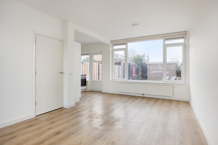 Photo 11 of Leliestraat 29