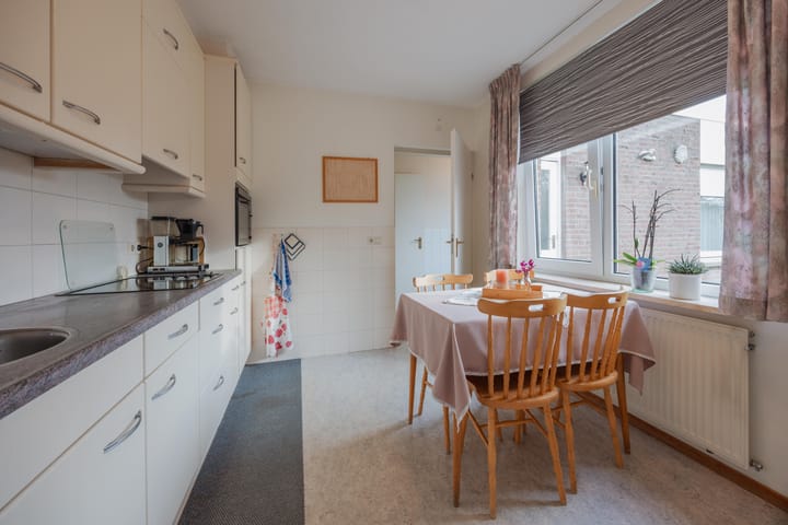 Foto 16 van Mgr Schravenlaan 15-A