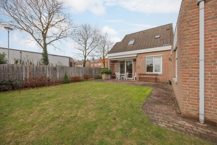 Foto 38 van Mgr Schravenlaan 15-A