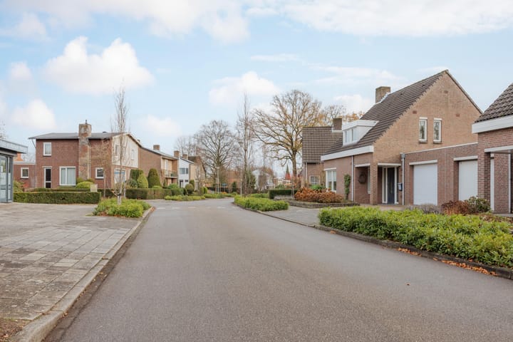 Foto 43 van Mgr Schravenlaan 15-A