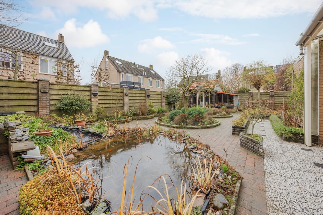 Photo 2 of Burg van Leentstraat 104