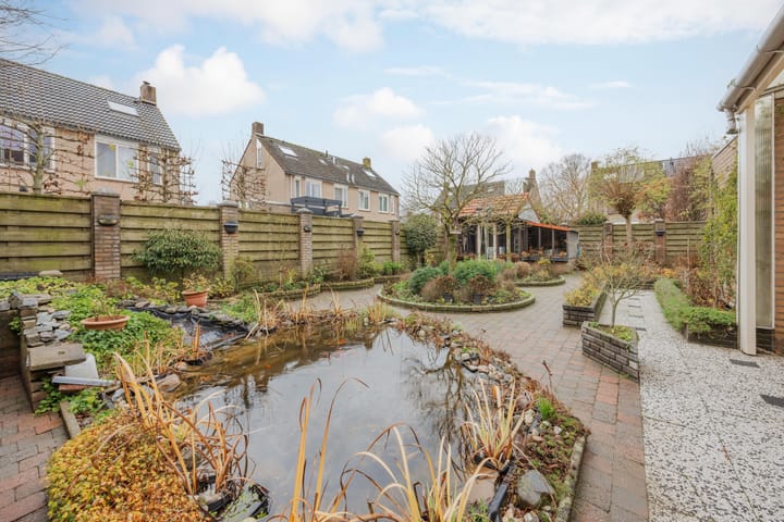 Foto 2 van Burg van Leentstraat 104