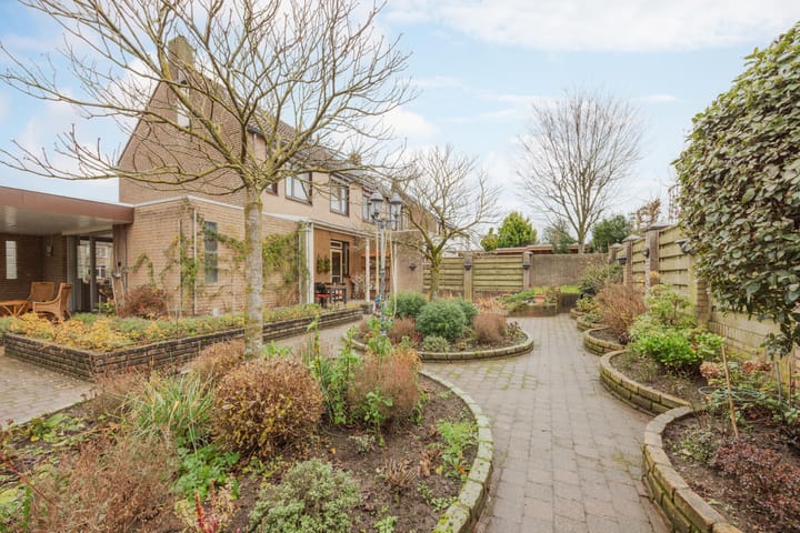 Foto 3 van Burg van Leentstraat 104